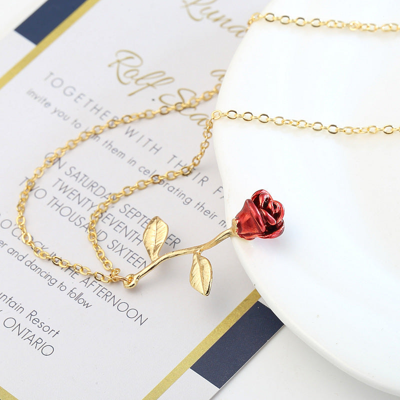 Kreative Halskette mit rotem Rosenanhänger als Geschenk für die Freundin zum Valentinstag