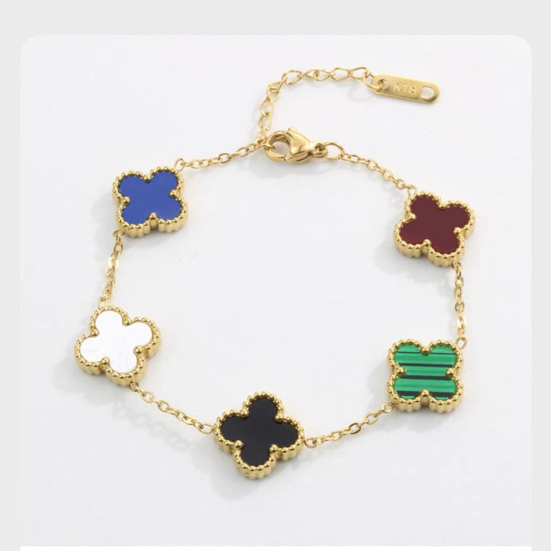 Vierblättriges Kleeblatt-Armband für Damen aus Titanstahl, leicht, luxuriös, galvanisiert, 18 Karat Gold