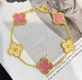 Vierblättriges Kleeblatt-Armband für Damen aus Titanstahl, leicht, luxuriös, galvanisiert, 18 Karat Gold