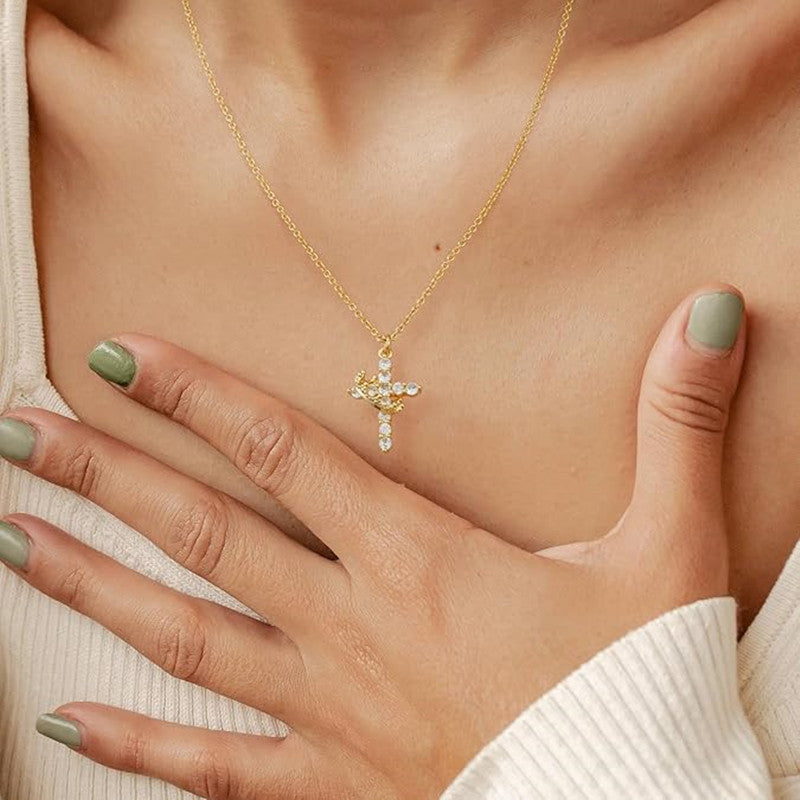 Kreuz-Halskette mit Diamanten besetzt, drehbarem Kreuz und Krone sowie einer Halskette mit Schlüsselbeinkette