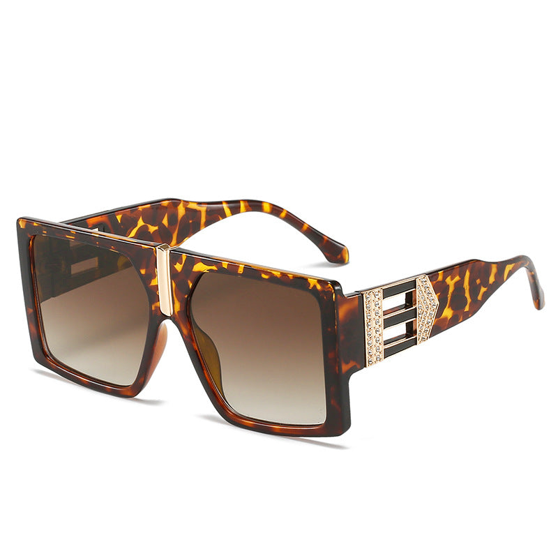 Neue Sonnenbrille mit großem Rahmen, Netzrot mit der gleichen quadratischen Brille in Ins, Persönlichkeit, mit Diamanten besetzte Sonnenbrille für Damen