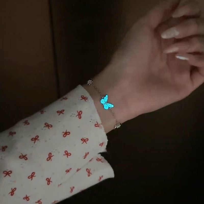 Neues Schmetterlingslichtarmband für Frauen ins Stil Nische Originaldesign leuchtendes blaues Epoxid-Schmetterlingsschmuckarmband