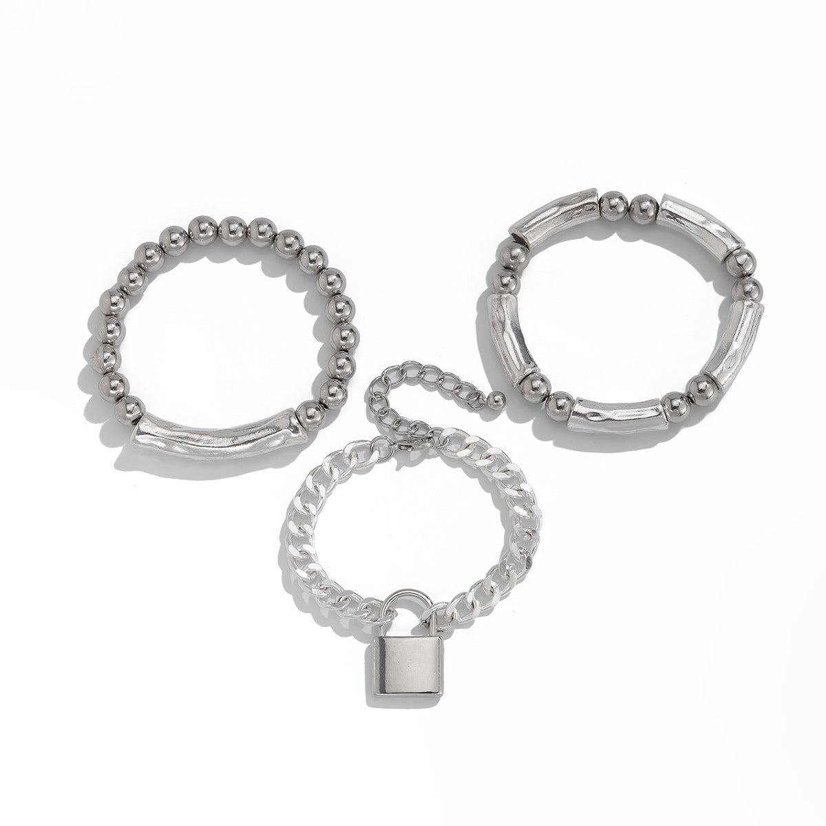 Minimalistisch gestaltetes Perlenarmband mit modischem Gespür und herzförmigem, hohlem Armbandset