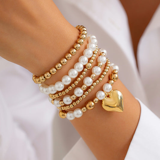 Minimalistisch gestaltetes Perlenarmband mit modischem Gespür und herzförmigem, hohlem Armbandset