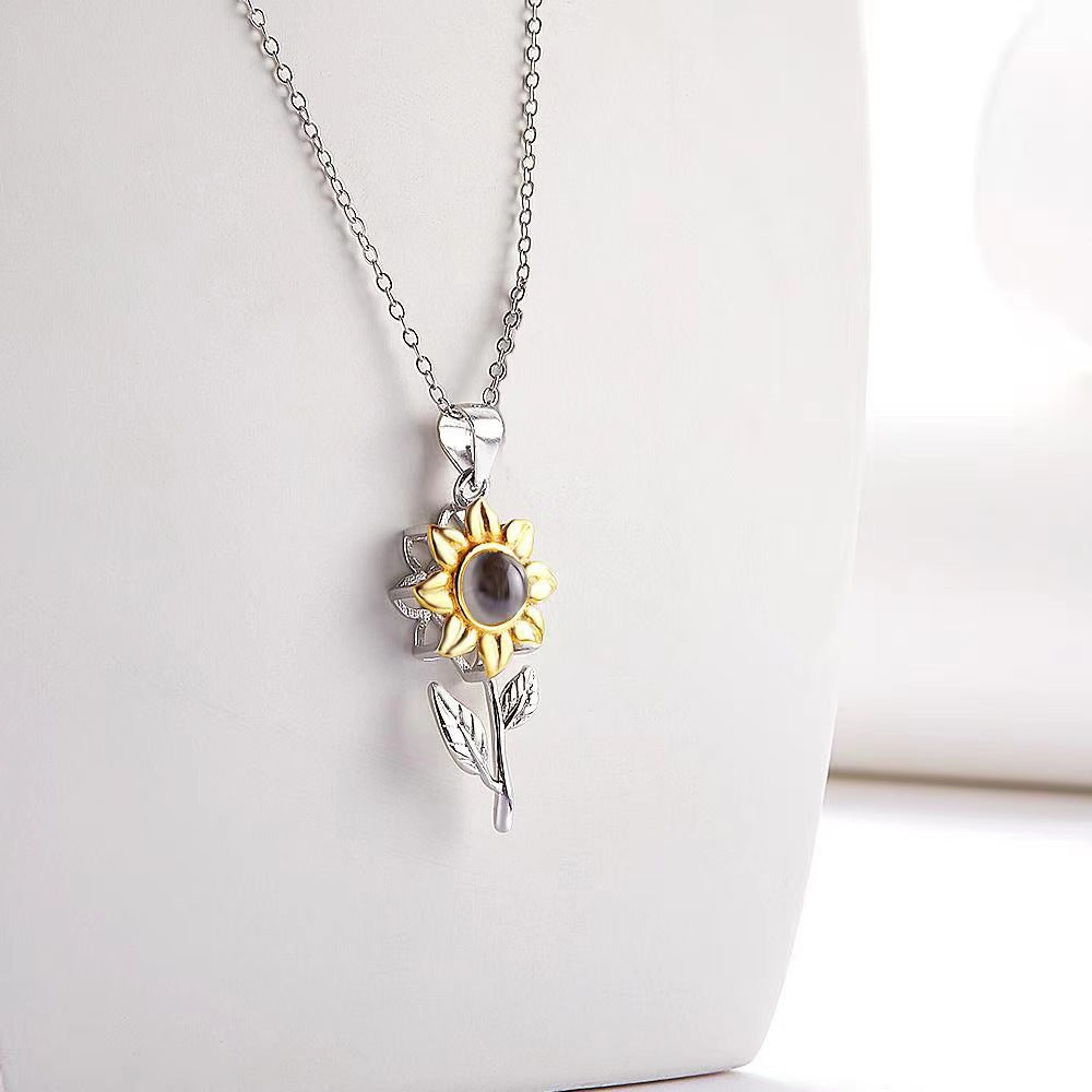 100 Sprachen „Ich liebe dich“-Projektionshalskette für europäische und amerikanische Frauen, exquisiter Sonnenblumenschmuck, schlichte, modische Halskette für Frauen